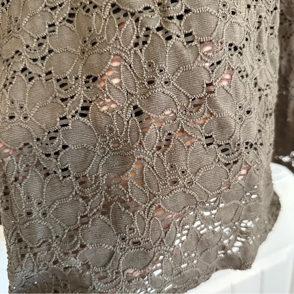 Olive green long sleeve top lace front flattering size large - Picture 8 of 8